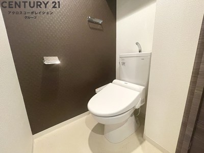 トイレ　温水洗浄便座付きのトイレです♪