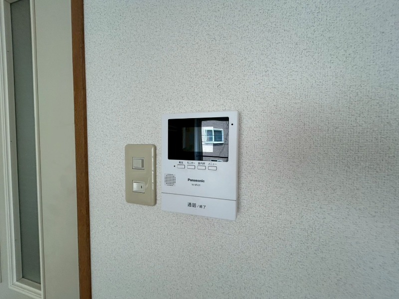 セキュリティ　ＴＶモニター付インターホンです。来客者の顔が見えるので安心！