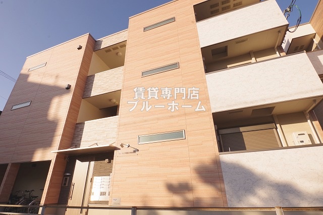 建物外観　木造3階建ての物件！