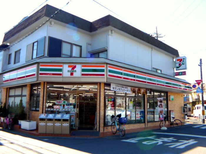 コンビニ　セブンイレブン（コンビニ）まで220m