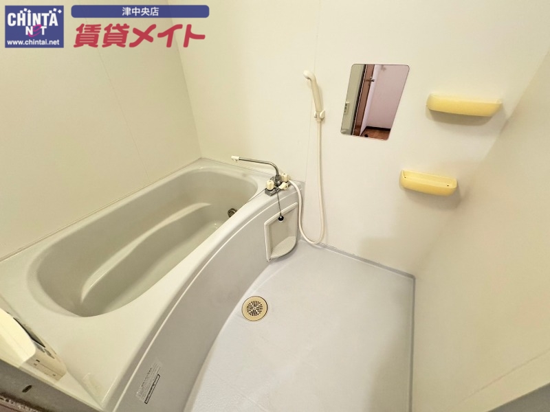 バス・シャワールーム　同物件別部屋写真