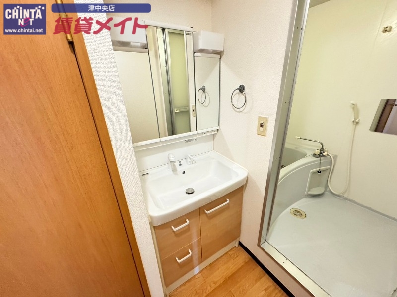 洗面設備　同物件別部屋写真