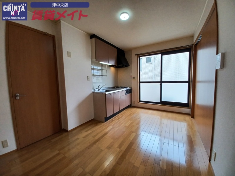 居室・リビング　同物件別部屋写真
