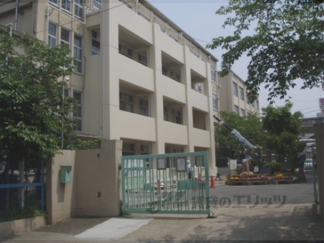 中学校　桃陵中学校（中学校）まで500m