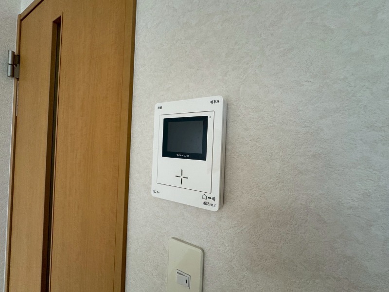 セキュリティ　ＴＶモニター付インターホンです。来客者の顔が見えるので安心！