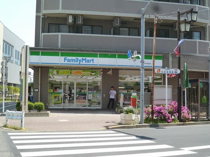 コンビニ　ファミリーマート（コンビニ）まで589m