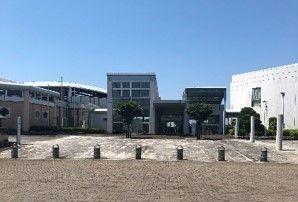 図書館　教育文化センターみらい（図書館）まで450m