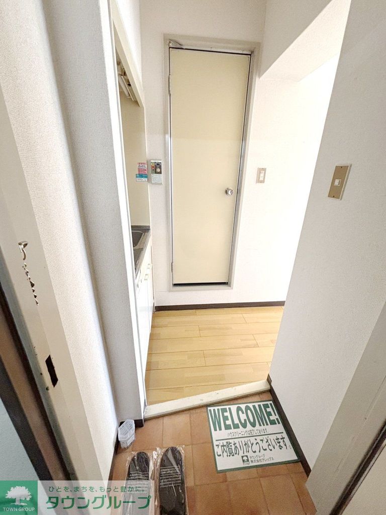 玄関　玄関から室内が見えにくいつくりです！