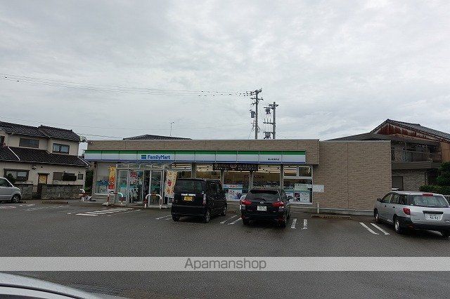 コンビニ　ファミリーマート（コンビニ）まで4947m