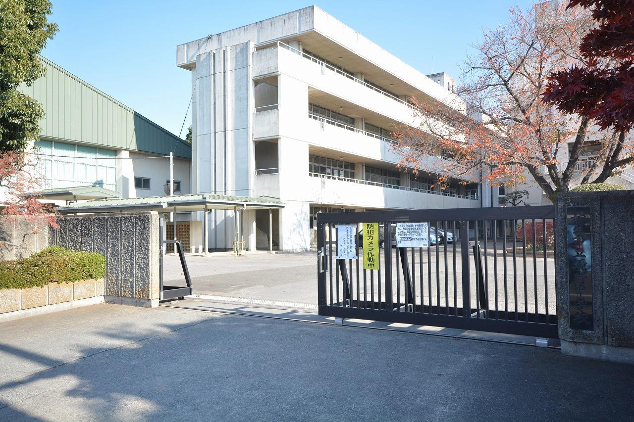 中学校　桐生市立境野中学校（中学校）まで522m