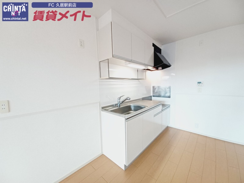 キッチン　同物件別室反転写真