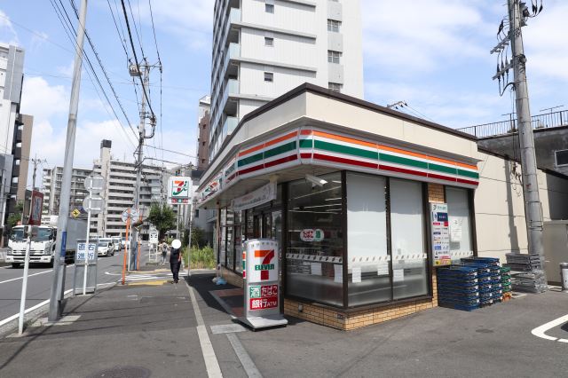 コンビニ　セブンイレブン（コンビニ）まで160m