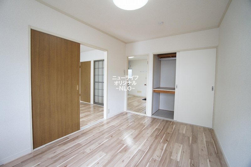 その他部屋・スペース　白を基調とした明るいお部屋で、インテリアが映えます