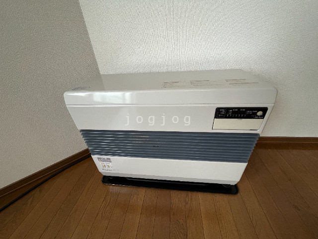 その他設備　灯油ＦＦ式ストーブ