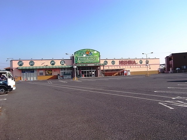 スーパー　ニシナフードバスケット西原店（スーパー）まで376m