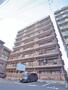 建物外観　タイル張りの９階建