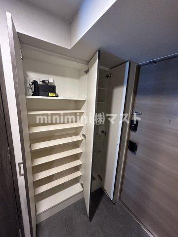 収納　※各階フローリング、建具の色が少し異なります。