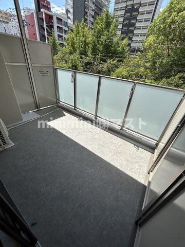 バルコニー　※各階フローリング、建具の色が少し異なります。