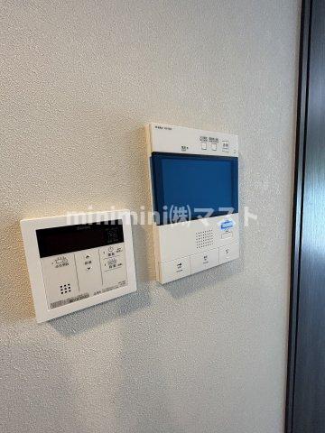 セキュリティ　※各階フローリング、建具の色が少し異なります。