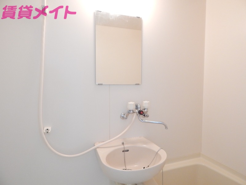 洗面設備　同物件別部屋の写真
