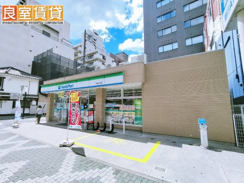 コンビニ　ファミリーマート南武平町店（コンビニ）まで318m