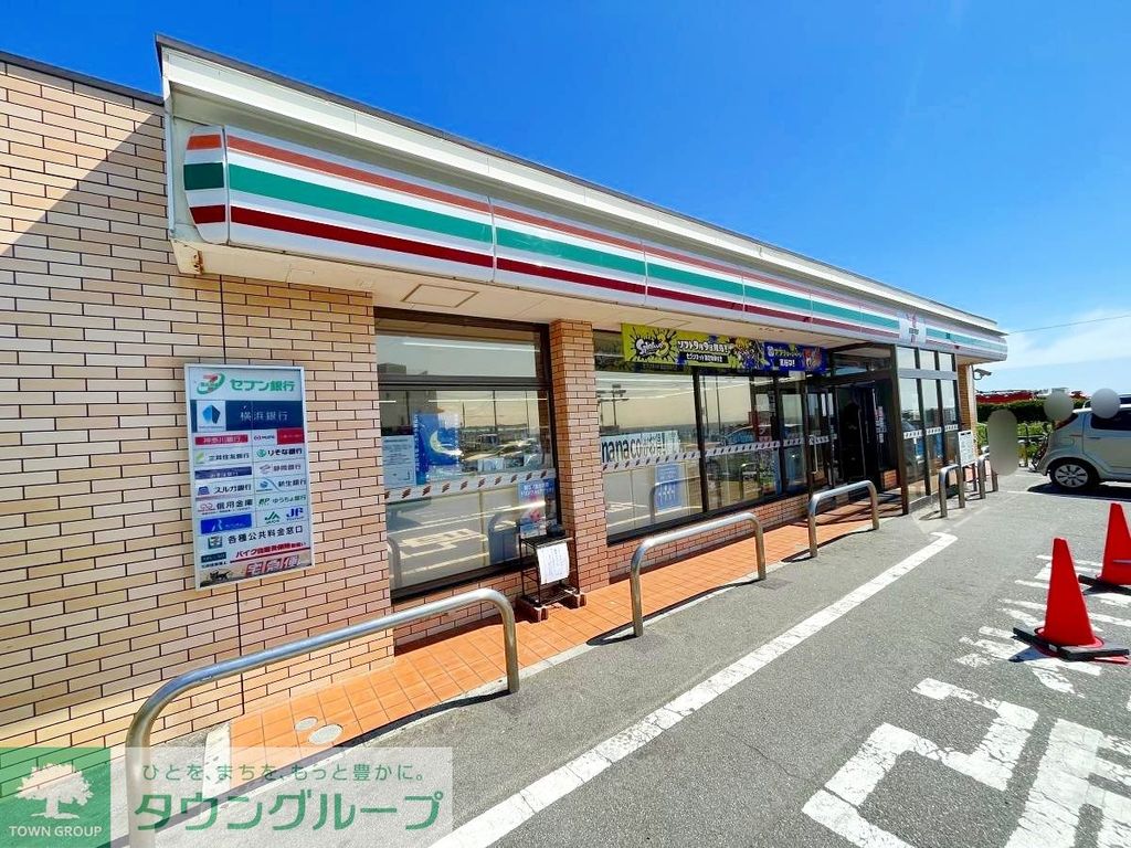 コンビニ　セブンイレブン鎌倉七里ガ浜店（コンビニ）まで70m