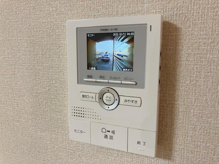 セキュリティ　来客時にお部屋から確認できるモニター付きドアホン付き♪