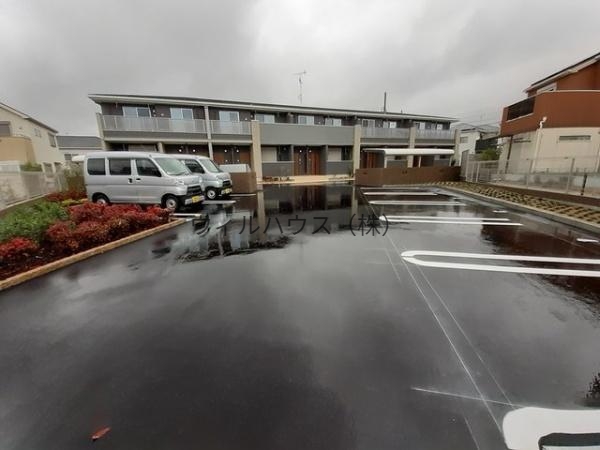 駐車場　敷地内駐車場！