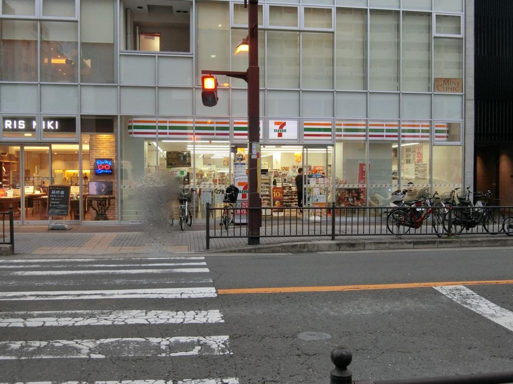 コンビニ　セブンイレブン茨木春日1丁目店（コンビニ）まで250m