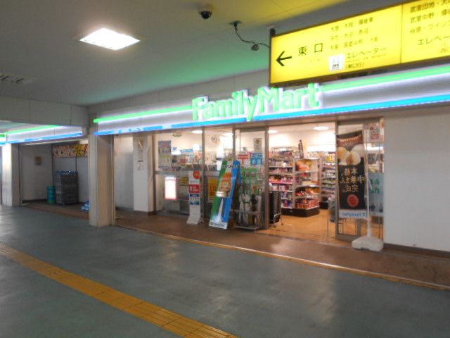コンビニ　ファミリーマート武里駅店（コンビニ）まで727m