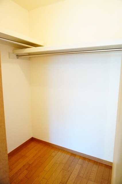 収納　たっぷり収納できるウォークインクローゼット