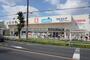 ドラックストア　ウエルシア東越谷三丁目店（ドラッグストア）まで592m