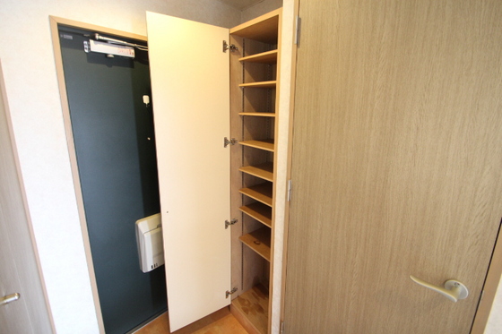 玄関　※別部屋の写真です