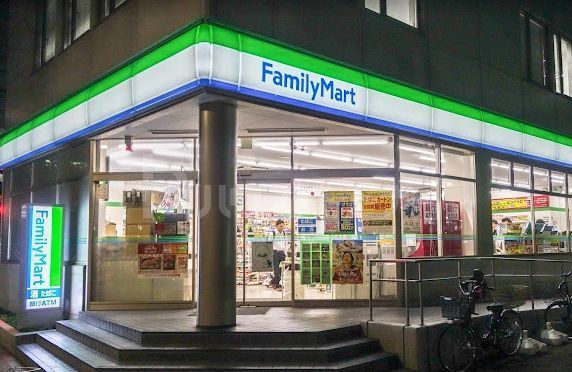 コンビニ　ファミリーマート王子駅南口店（コンビニ）まで400m