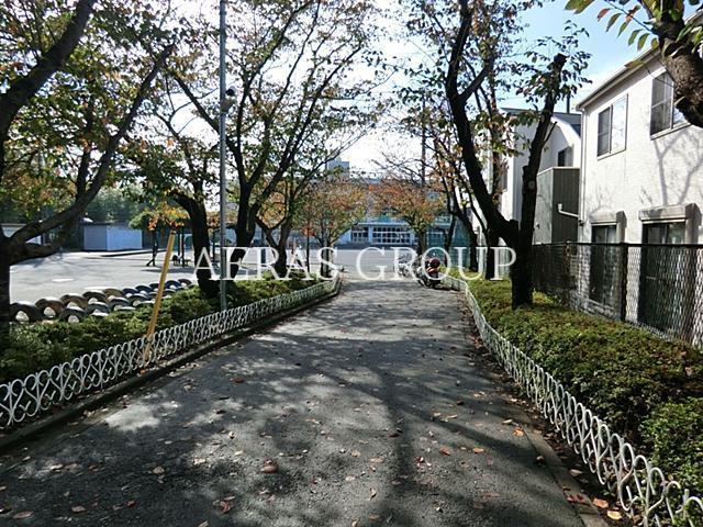 小学校　横浜市立新田小学校（小学校）まで892m