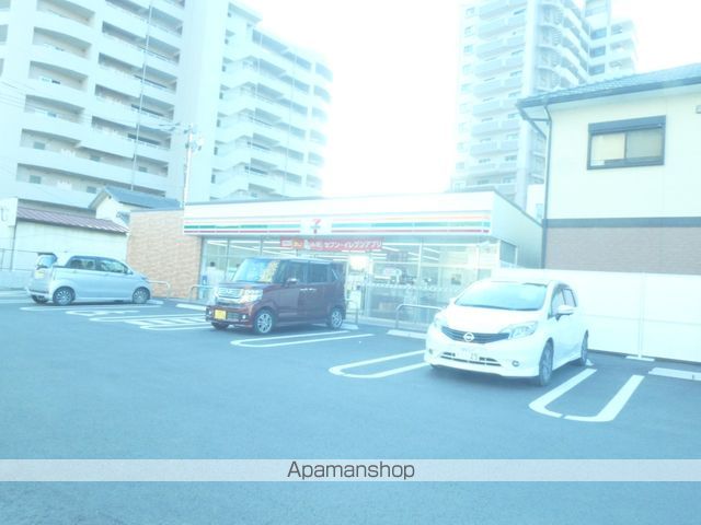 コンビニ　セブンイレブン（コンビニ）まで235m