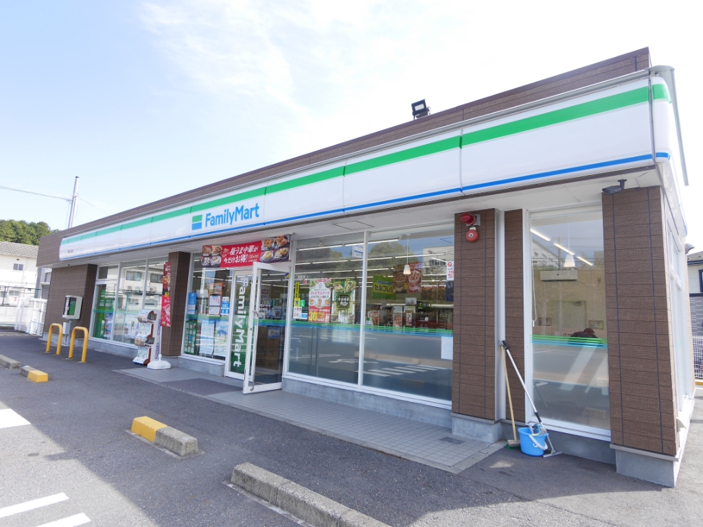 コンビニ　ファミリーマート 甲西日枝店（コンビニ）まで388m