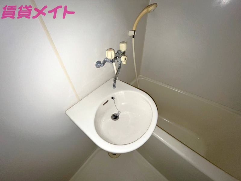 洗面設備　別部屋参考写真です