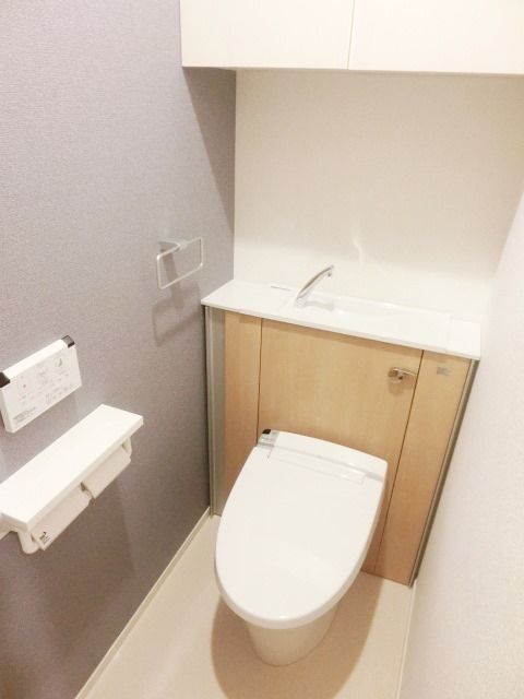 トイレ　温水洗浄付きです