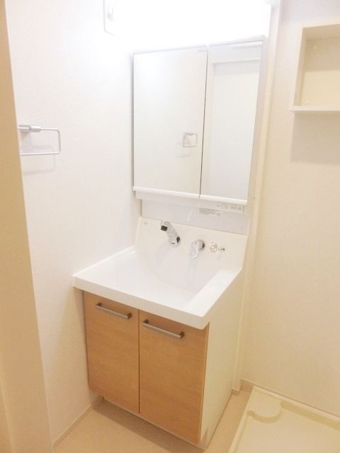 洗面設備　朝の忙しい時間に便利な洗髪化粧台