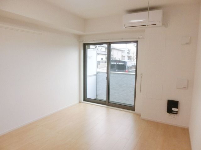 居室・リビング　2面採光の明るいお部屋です