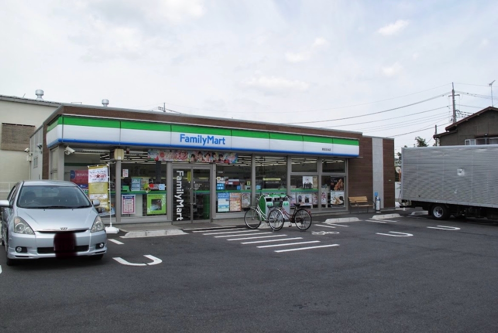 コンビニ　ファミリーマート 草加北谷店（コンビニ）まで471m