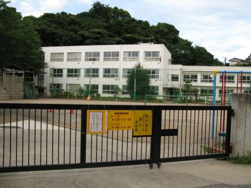 小学校　豊島小学校（小学校）まで369m