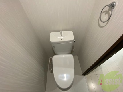トイレ　ウォシュレット付きのトレイは、嬉しいポイントですね。