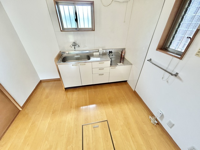 西の土居町2丁目貸家の居間写真
