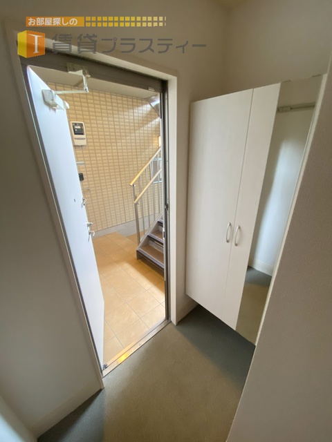 玄関　出かける前に姿見でチェック