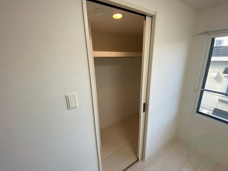 収納　クローゼットがありました。お洋服や荷物はここへ