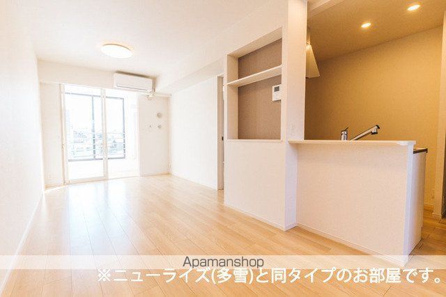 ＪＲ羽越本線 羽後牛島駅 徒歩8分 2階建 新築の居間写真