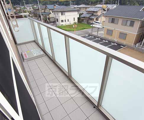 バルコニー　広々とした日当たりが良いベランダです。