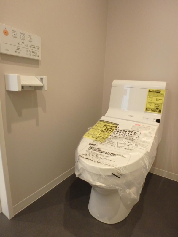 トイレ　トイレは温水洗浄便座付です